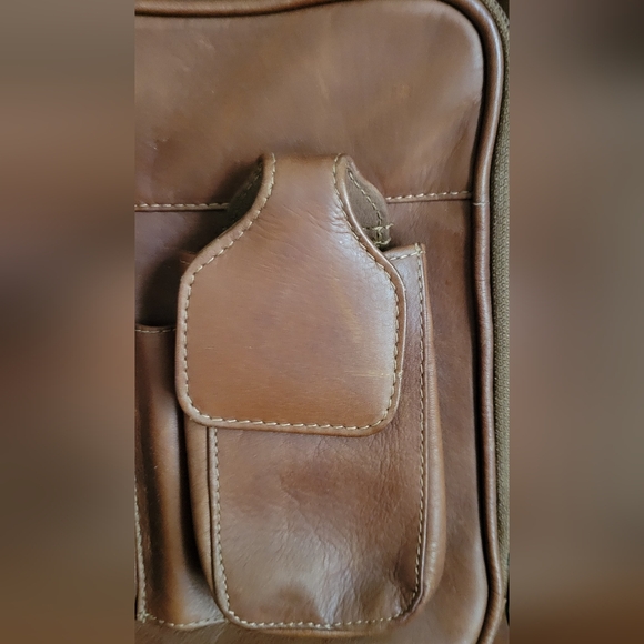 Brown Leather Messenger Bag With Many Pockets - Picture 5 of 9